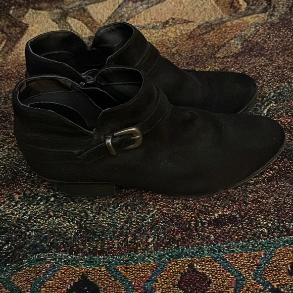 St. John’s Bay Boots - Picture 3 of 7